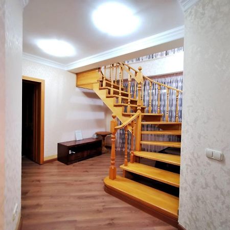 Penthouse With 3-Bedrooms Αλμάτι Εξωτερικό φωτογραφία