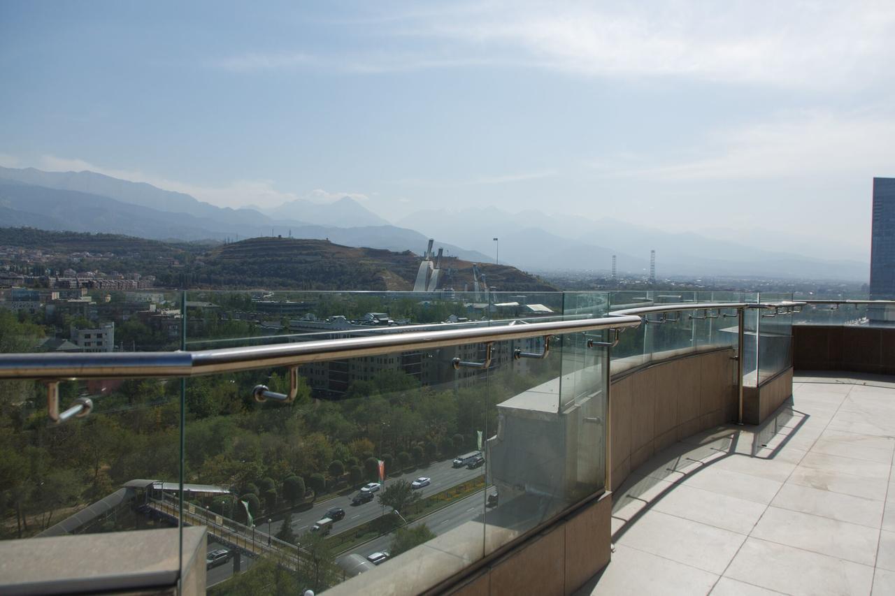 Penthouse With 3-Bedrooms Αλμάτι Εξωτερικό φωτογραφία
