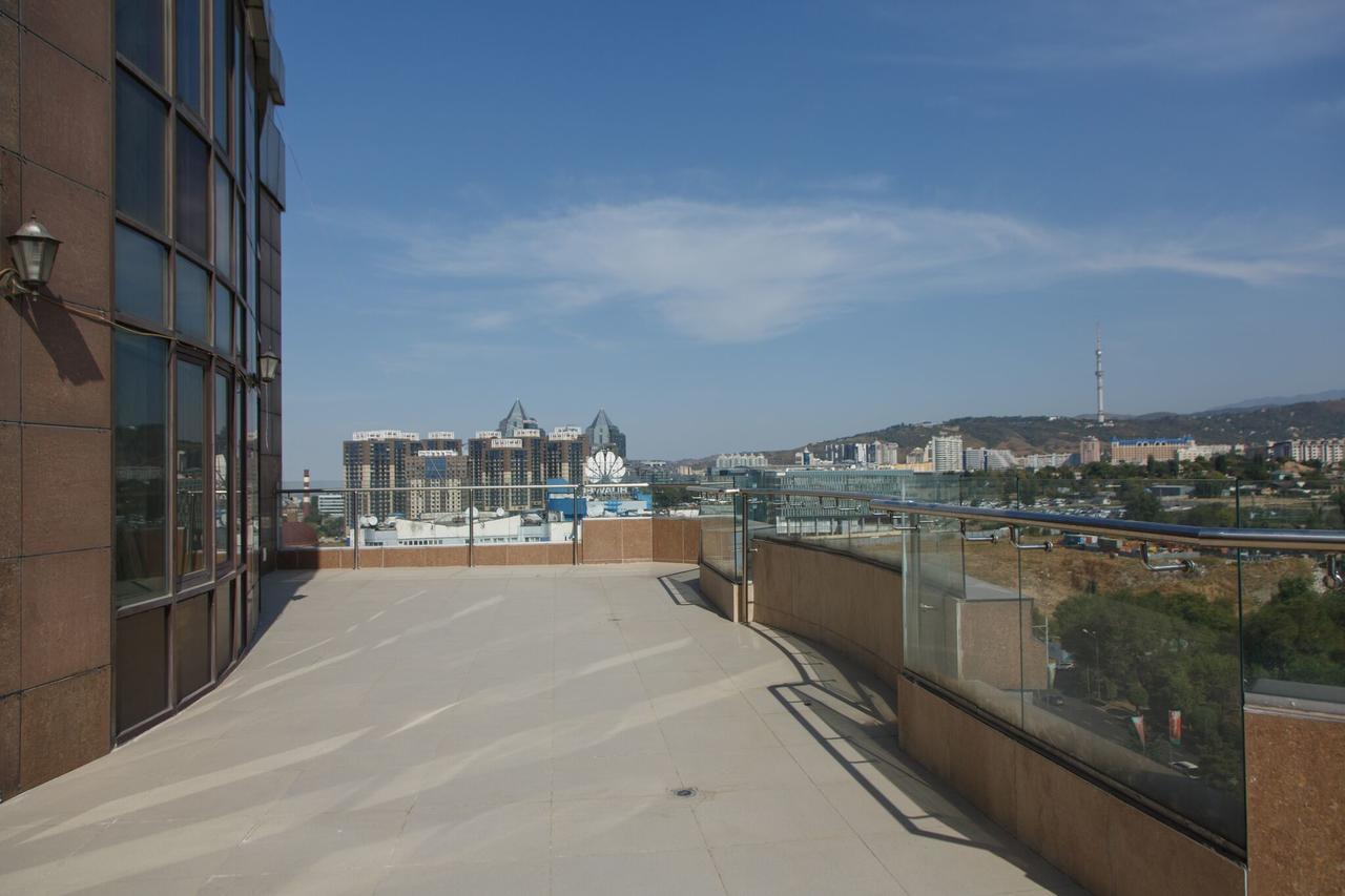 Penthouse With 3-Bedrooms Αλμάτι Εξωτερικό φωτογραφία