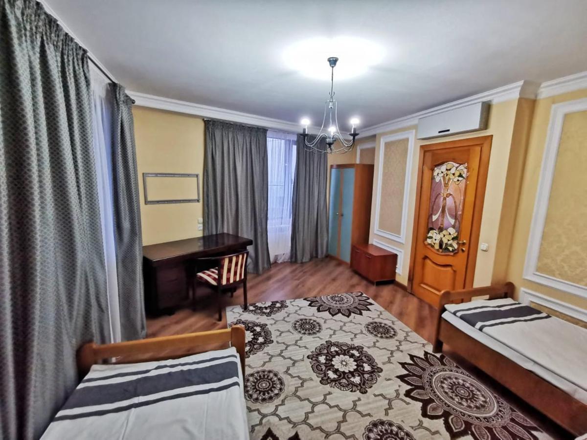 Penthouse With 3-Bedrooms Αλμάτι Εξωτερικό φωτογραφία