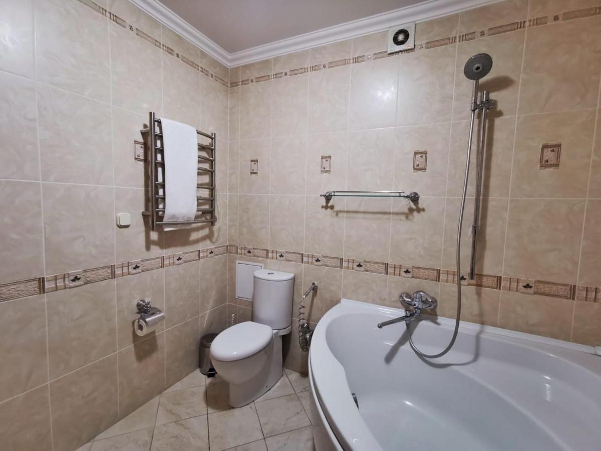 Penthouse With 3-Bedrooms Αλμάτι Εξωτερικό φωτογραφία